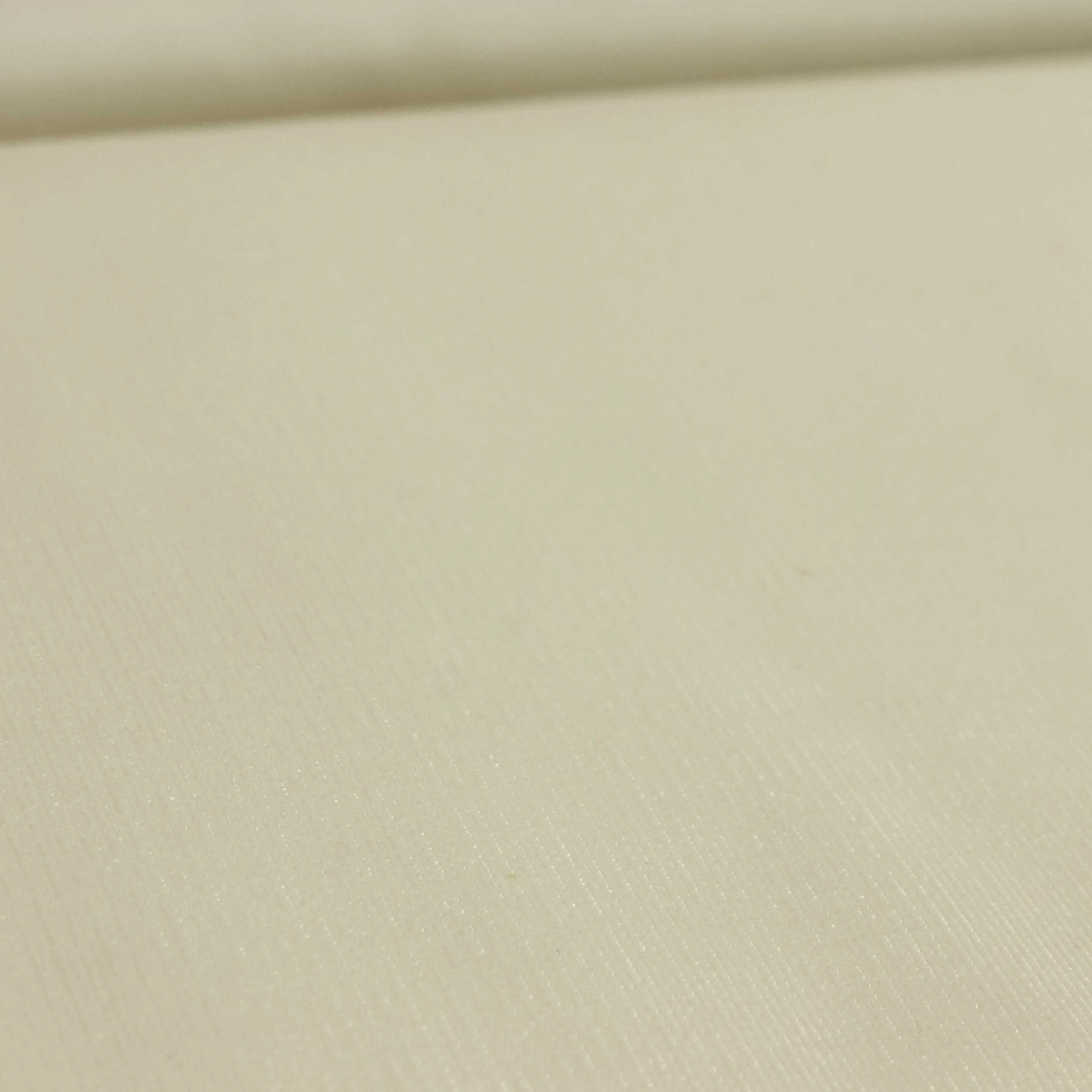Ribfluweel bamboo wit met witte glans